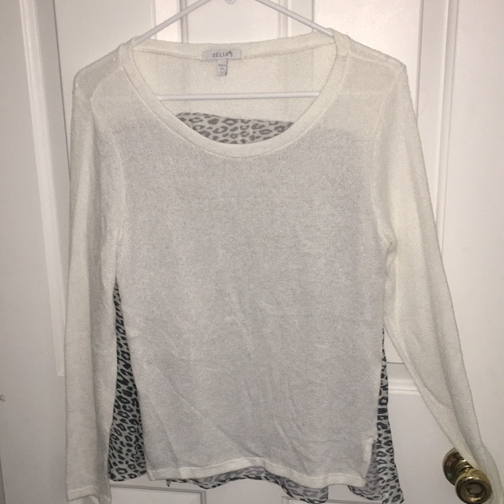 White sweater with grey leopard print